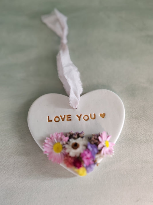 Love That Lasts: How to Buy Sustainable Flowers & Gifts This Valentine’s Day